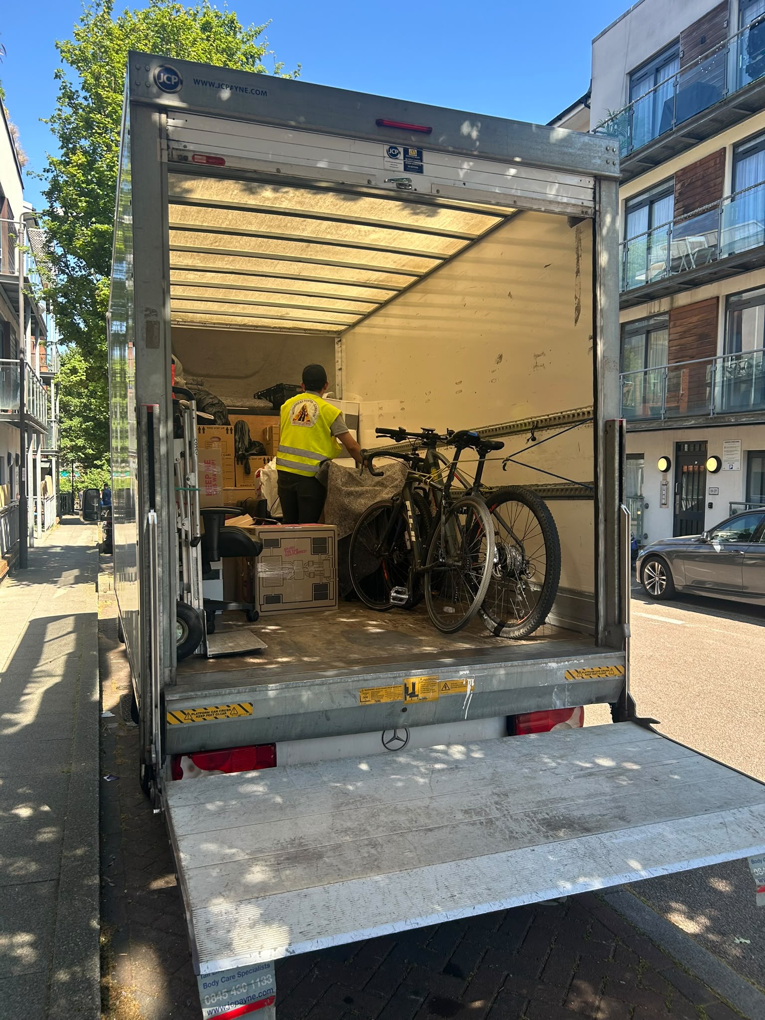 House removals in Raynes Park SW20